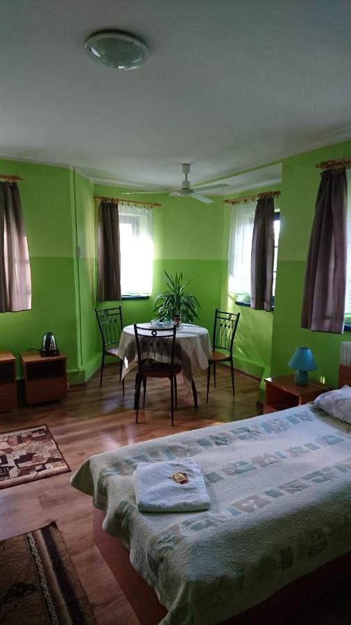 Hotelik Warmia -Pensjonat, Hostel Лидзбарк-Варминьский Экстерьер фото